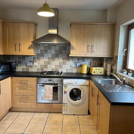 Lovely 2 Bedroom Family Apartment In Newcastle Newcastle  Exteriör bild